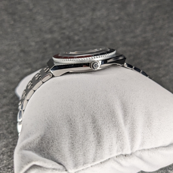 Q Timex GMT 38mm quartz watch (like new) - Picture 4 of 6